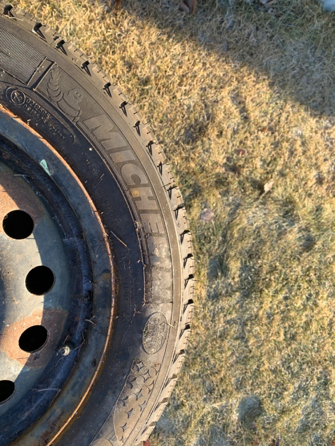 Michelin X-Ice 195/60R15 Winter Tires - photo 2