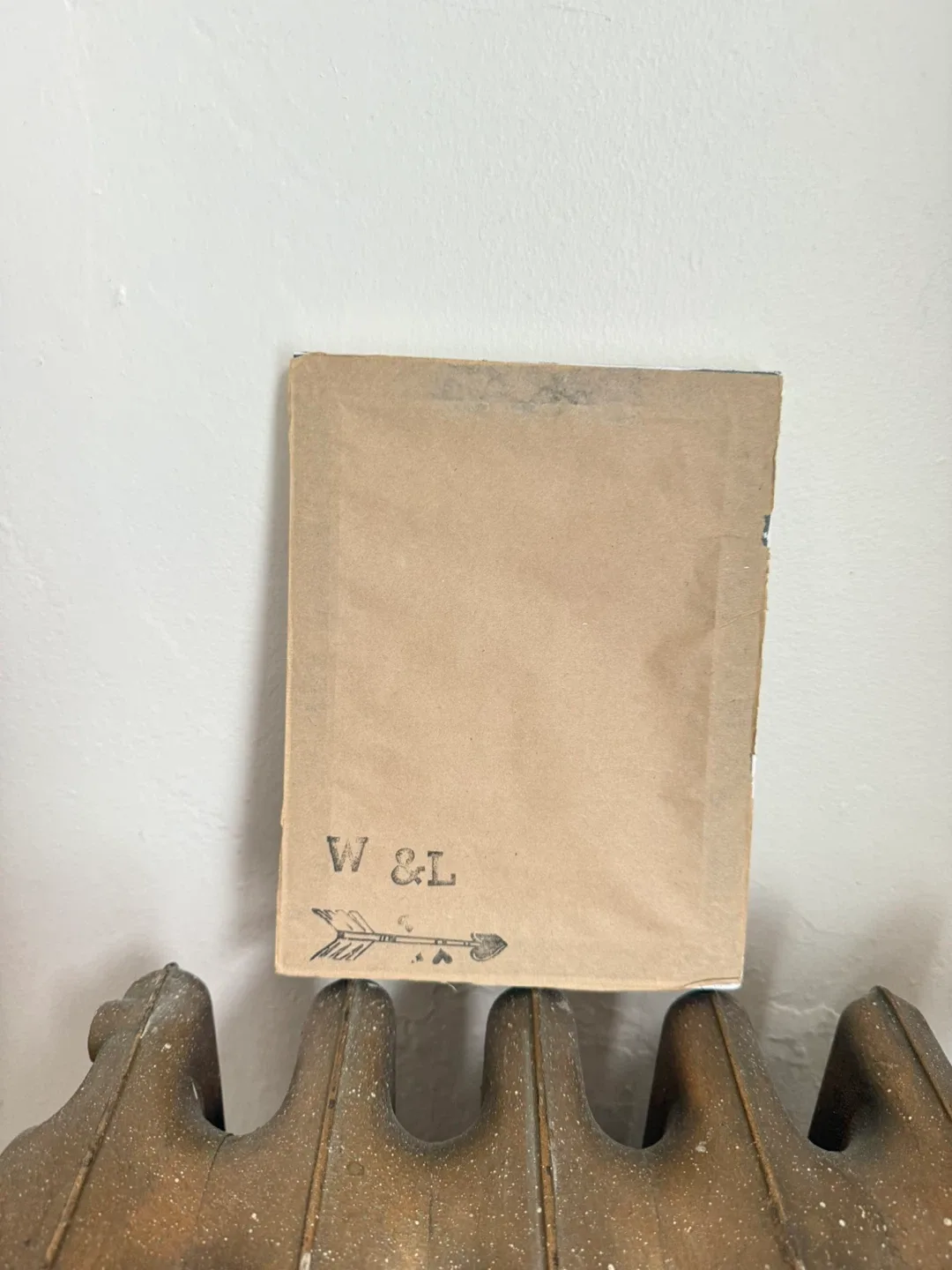 Small vintage frame w/ chalkboard image indicator(4)