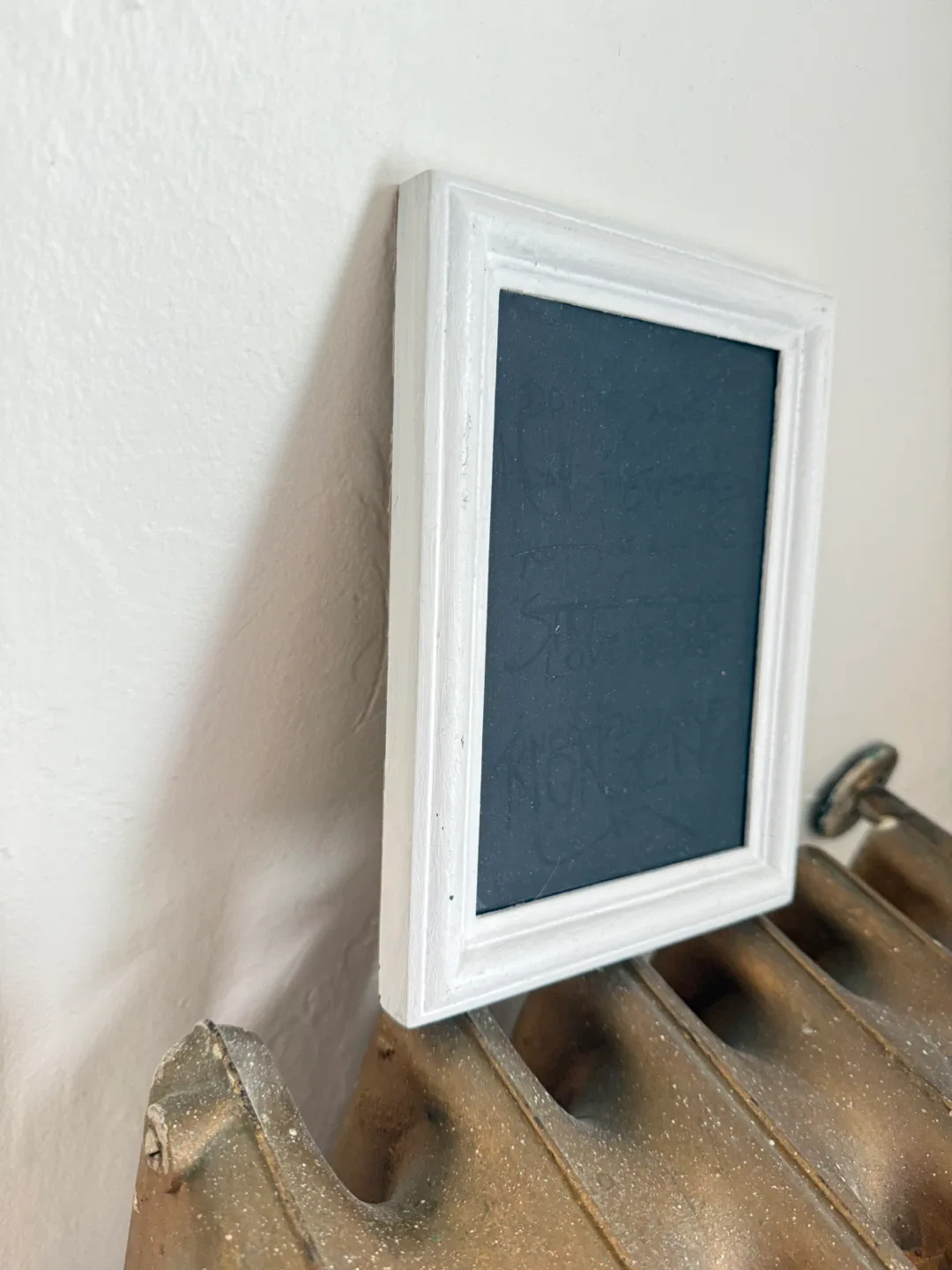 Small vintage frame w/ chalkboard image indicator(2)
