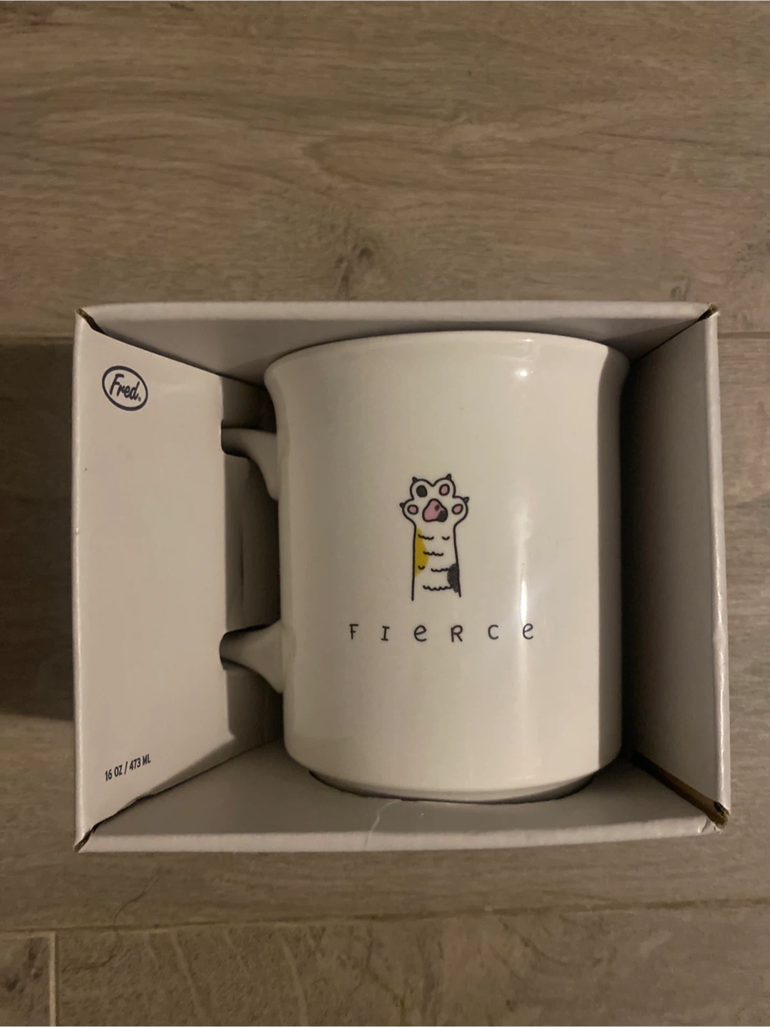 Mug with cute cat paw