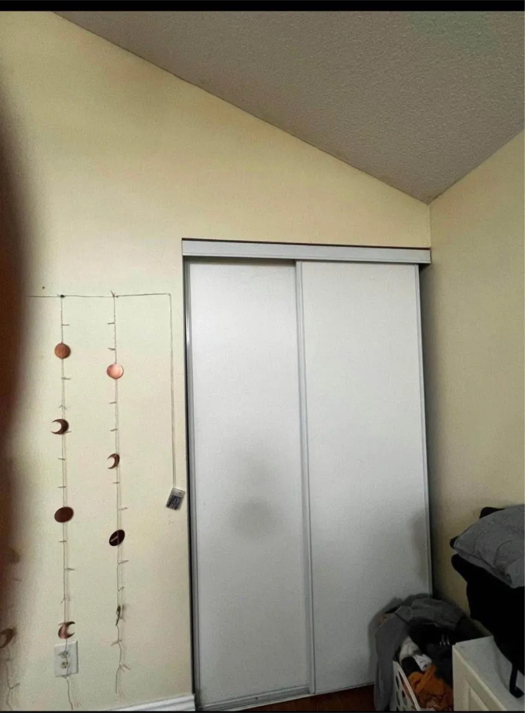 Room for rent image indicator(3)