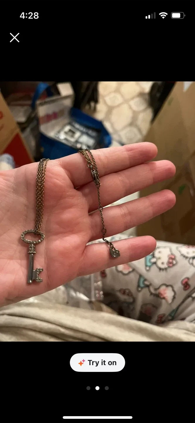 Alice In Wonderland Swarovski Key Pendant Necklace image indicator(2)