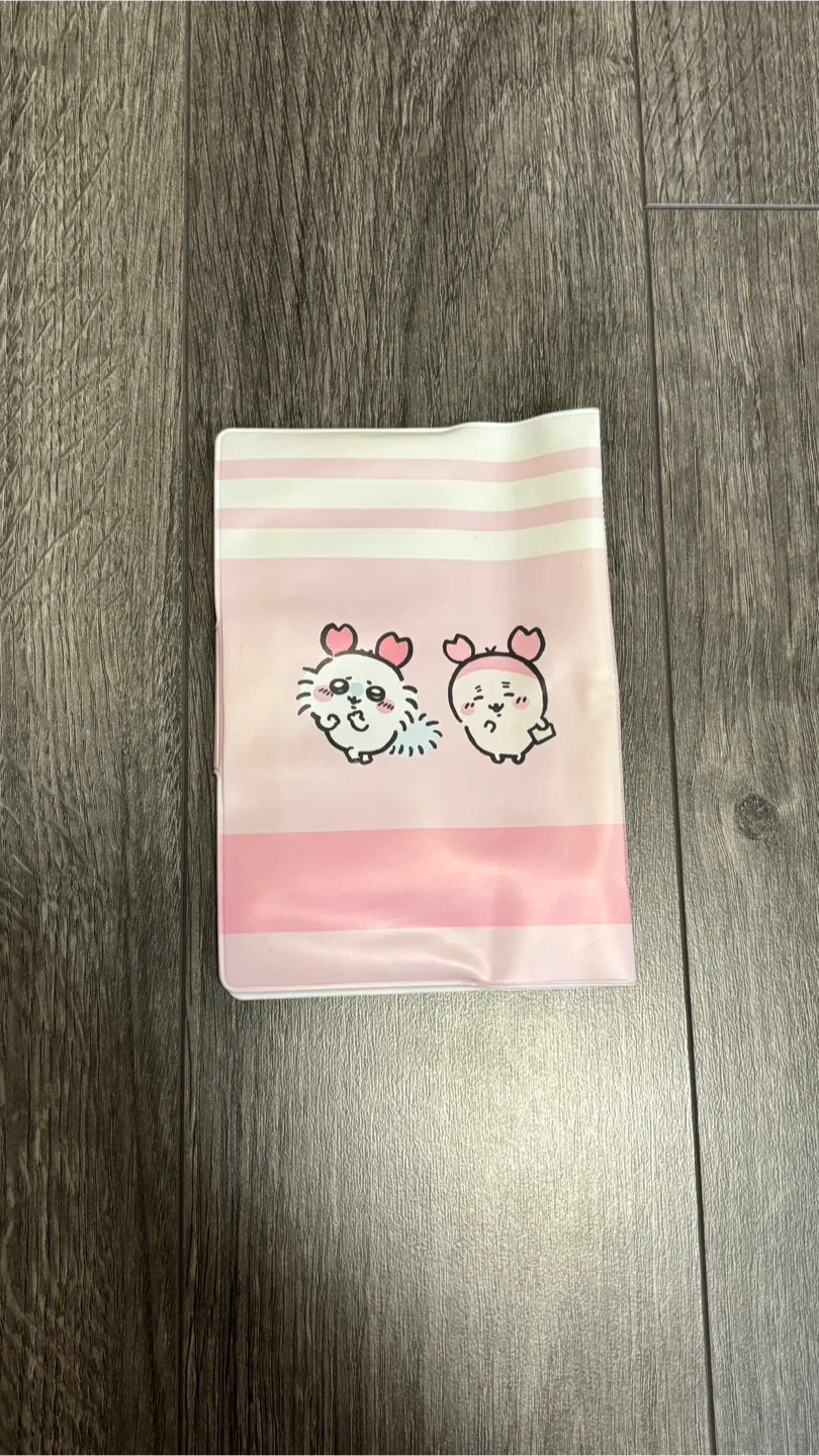 Chiikawa passport case & card Holder image indicator(2)