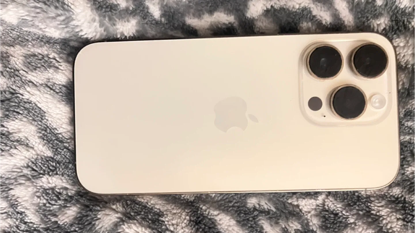 iPhone 14 Pro Max Gold 256GB image indicator(2)