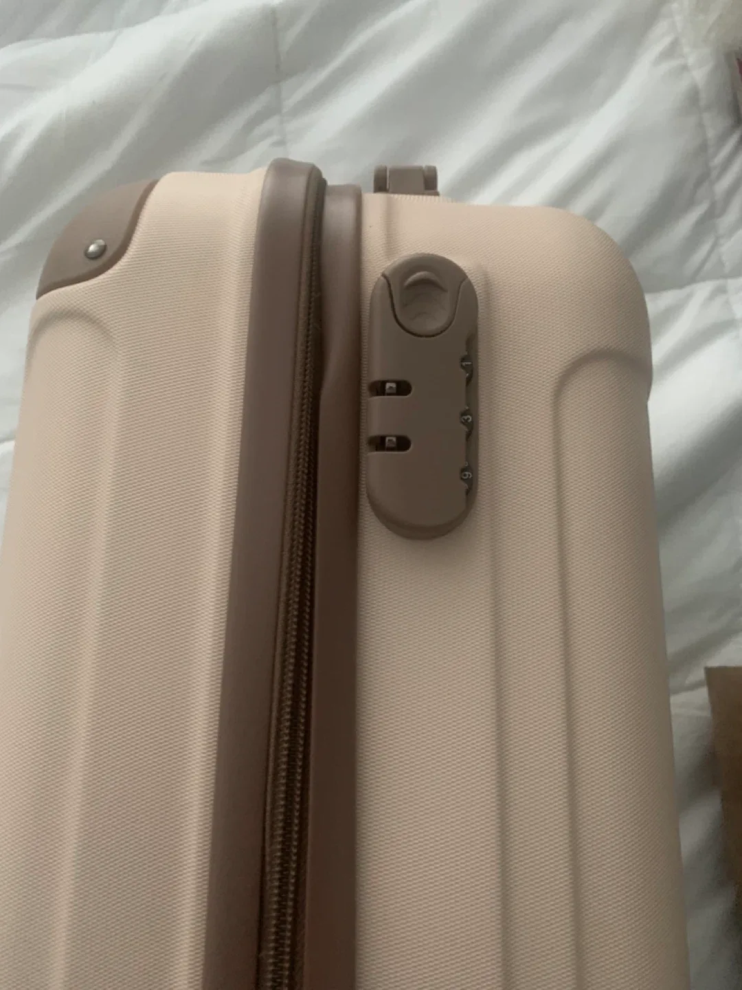 Large suitcase, brand new never been used image indicator(2)