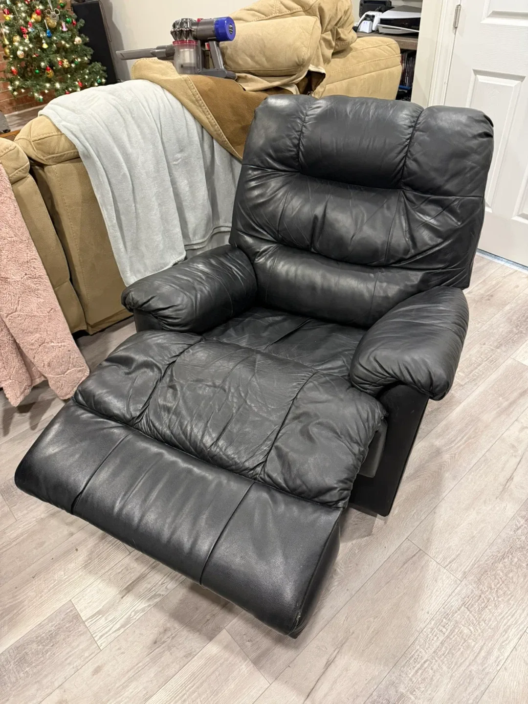 Black Leather Recliner Chair image indicator(2)