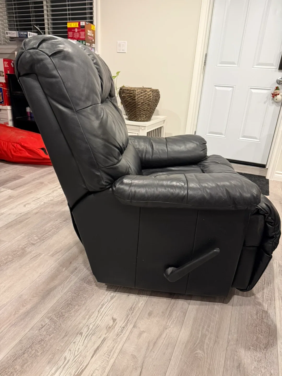 Black Leather Recliner Chair image indicator(4)