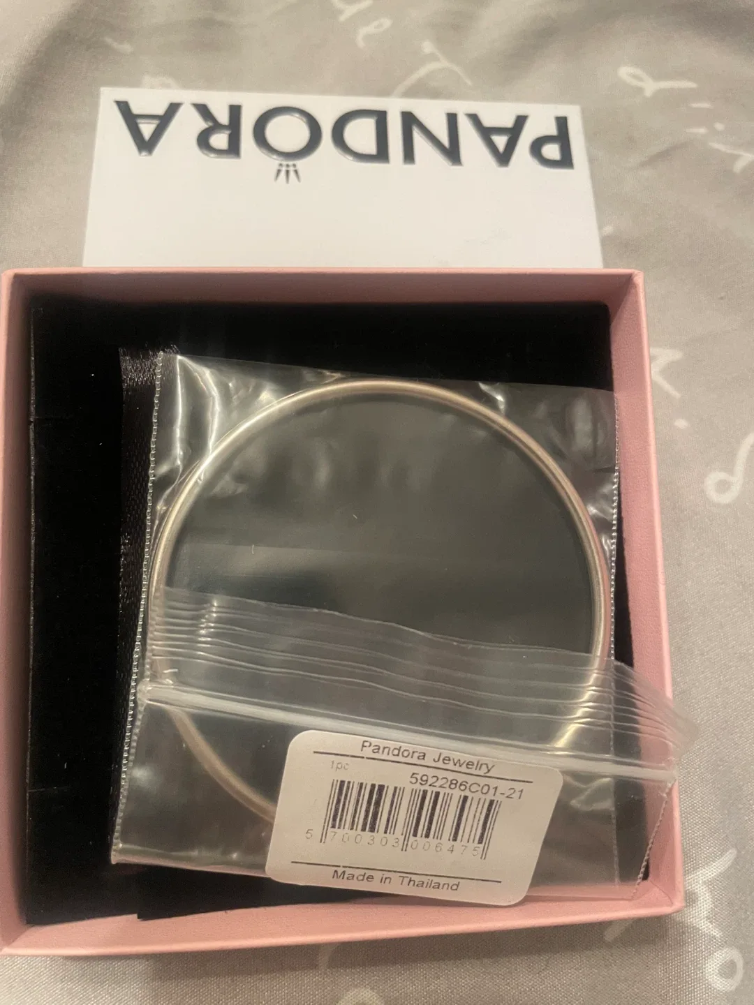 Pandora Bangle Bracelet with Snowflake Clasp image indicator(2)