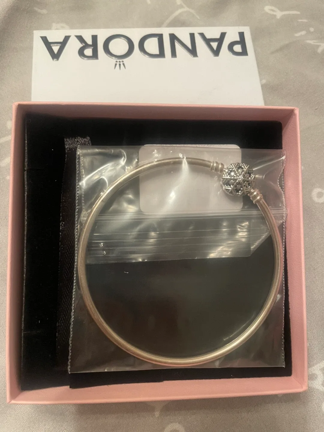 Pandora Bangle Bracelet with Snowflake Clasp image indicator(3)