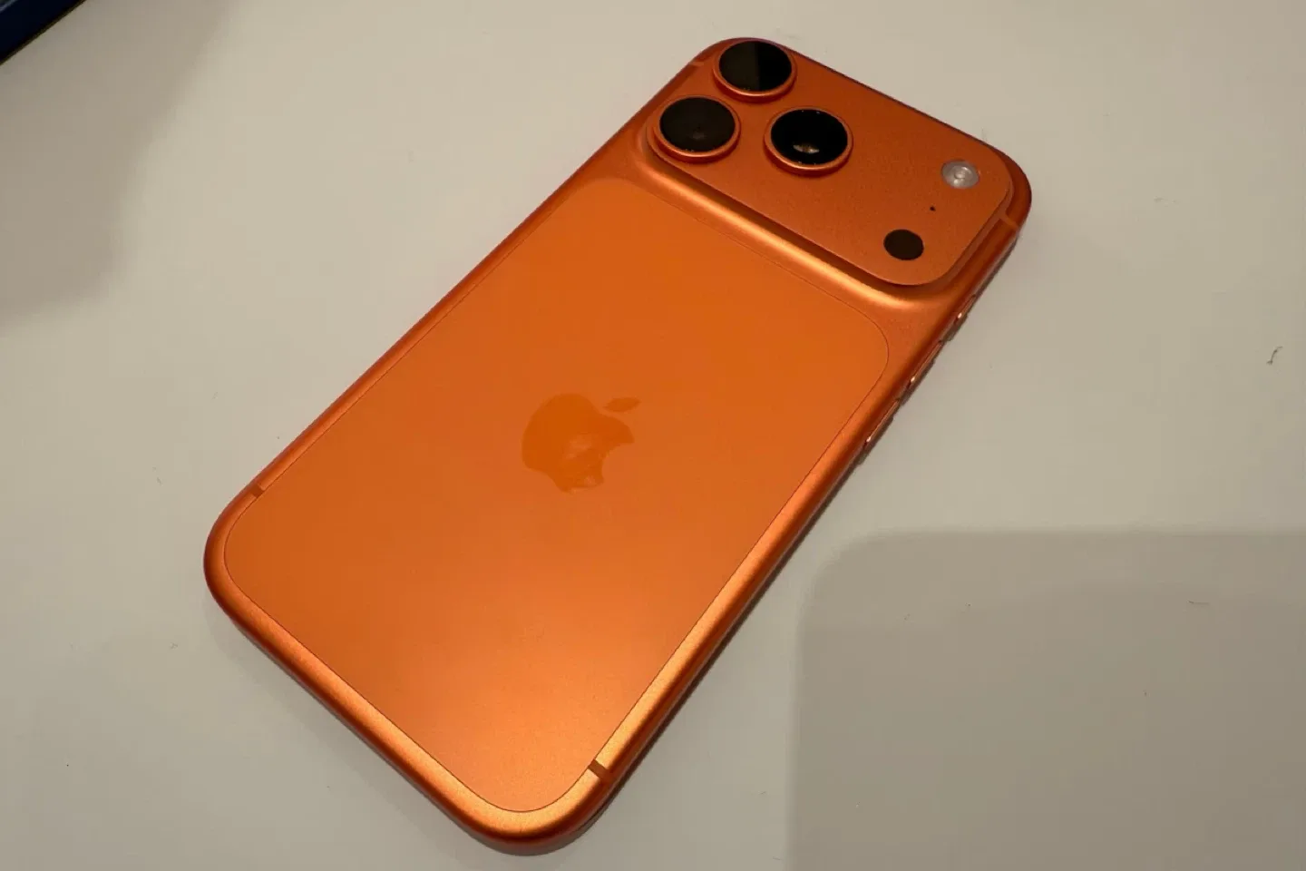 Orange iPhone 17 pro max 2 TB