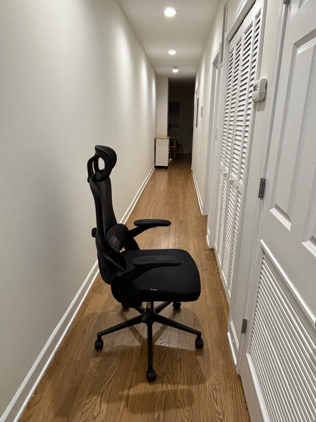Ergonomic Office Chair - Black - photo 2