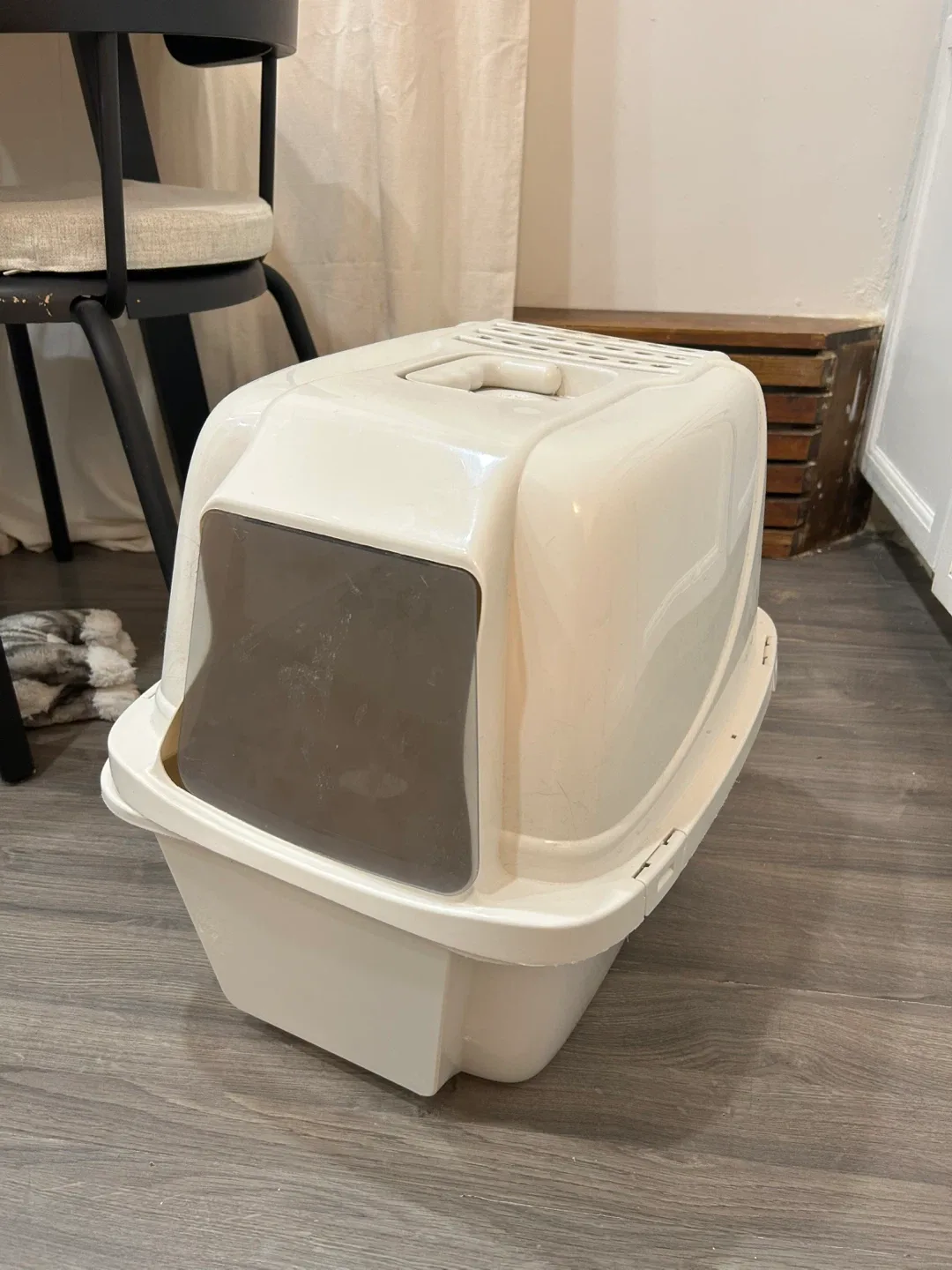 Enclosed Cat Litter Box