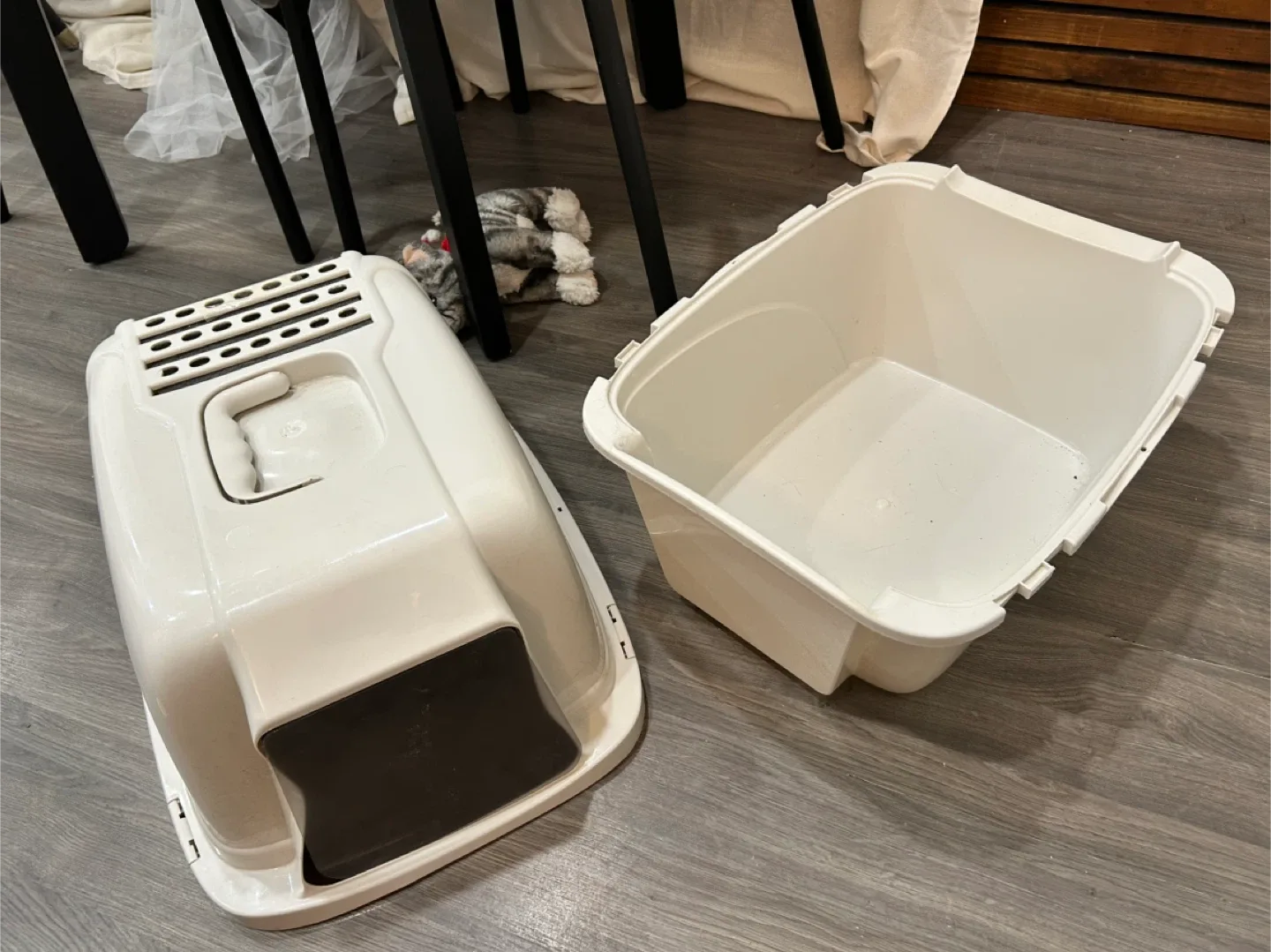 Enclosed Cat Litter Box image indicator(2)