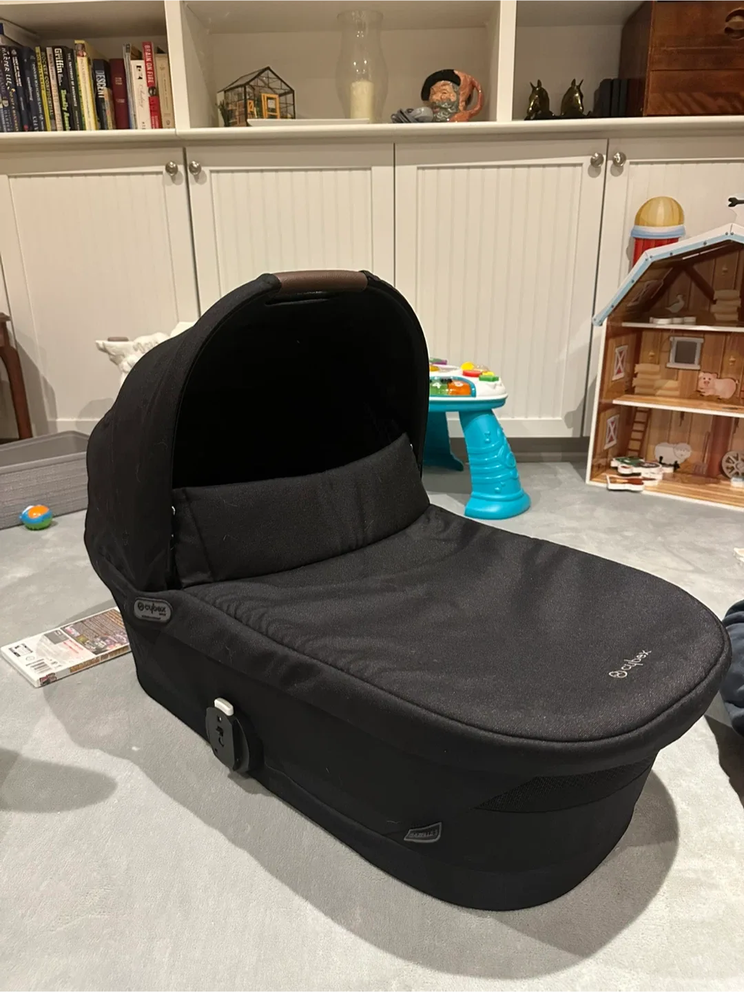 Cybex Gazelle S Cot - Moon Black Bassinet