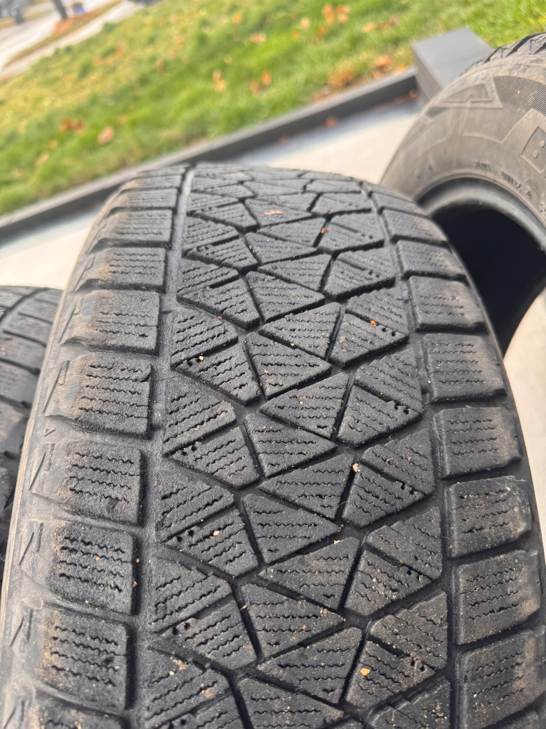 Bridgestone Blizzak DM-V2 225/55R18 Winter Tires - photo 2