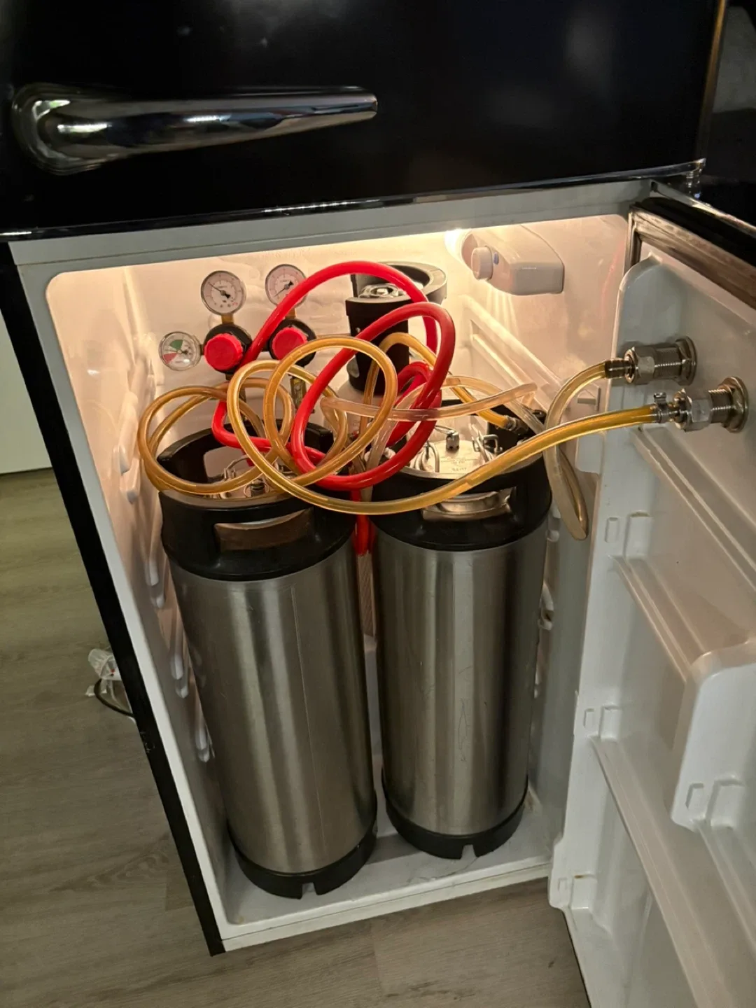 Epic Retro Kegerator - Black image indicator(8)