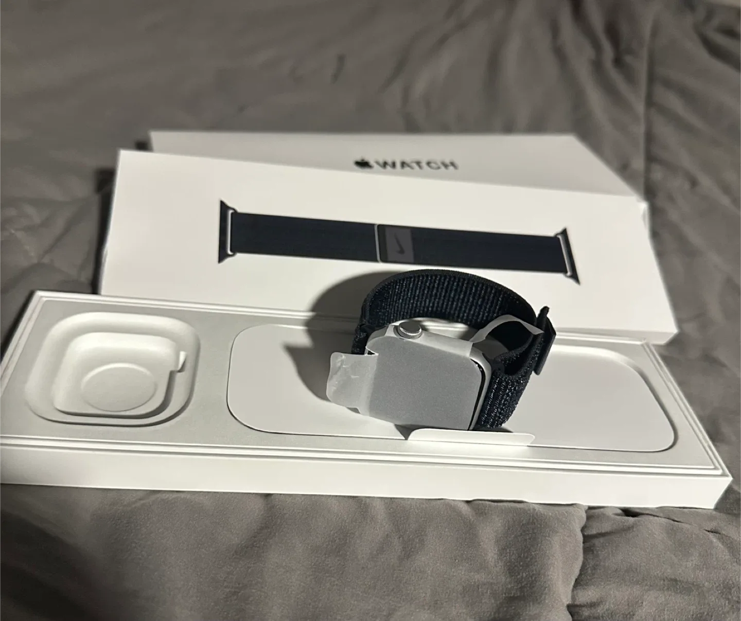 Apple Watch 41mm Black/Blue Nike Sport Loop - New image indicator(2)
