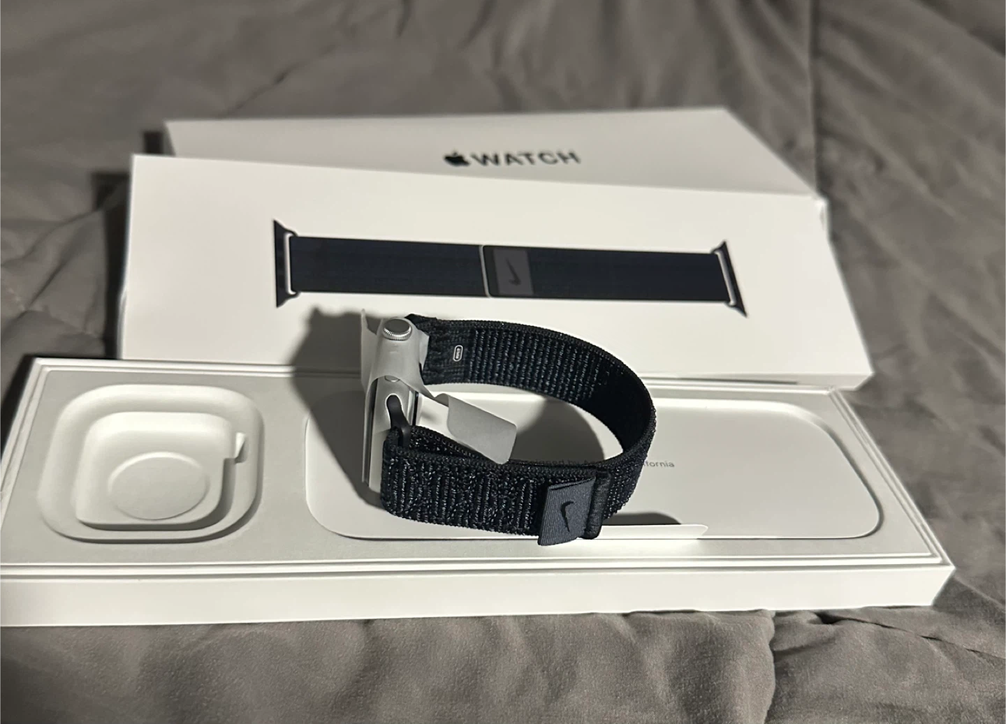 Apple Watch 40mm Black/Blue Nike Sport Loop - New