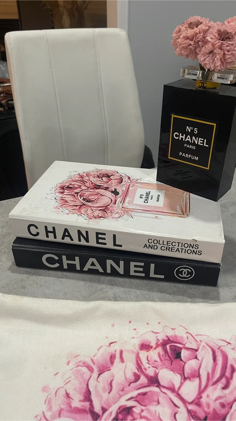 Chanel Decor Books & Pillow image indicator(2)