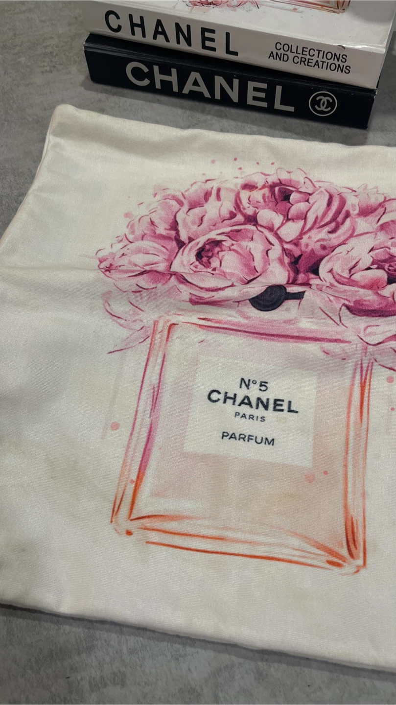 Chanel Decor Books & Pillow - photo 3