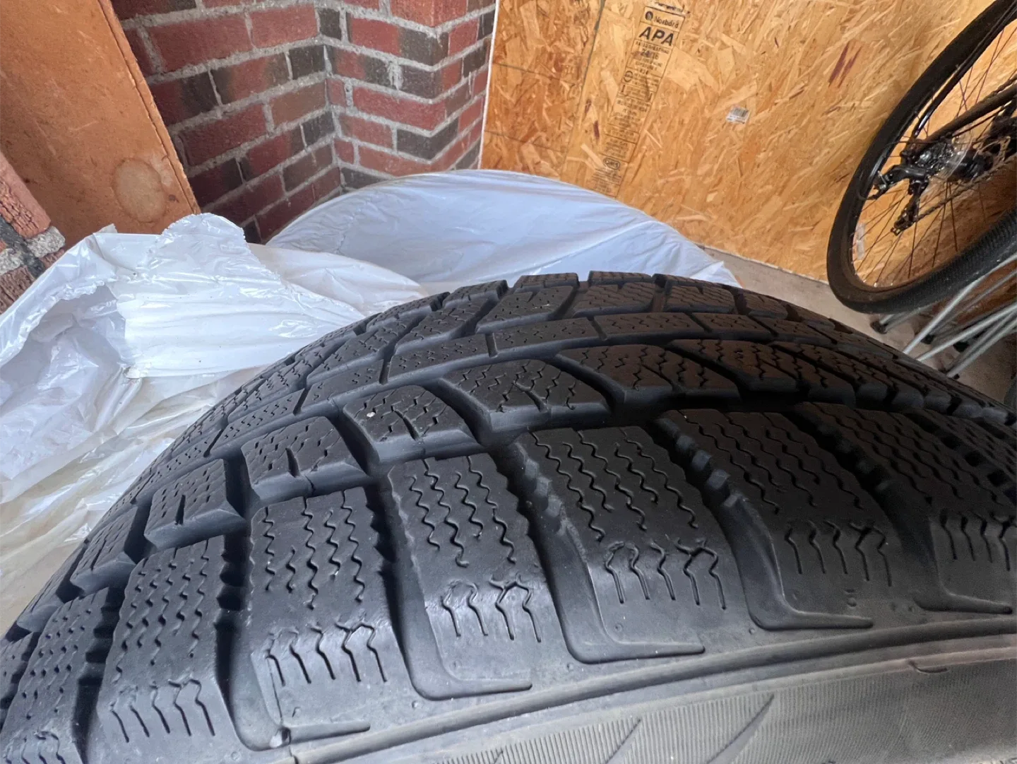 Dynamo Winter DW701 Tire - 225/65R17 image indicator(2)