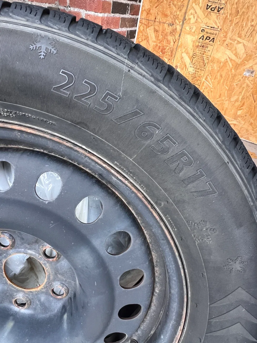 Dynamo Winter DW701 Tire - 225/65R17 image indicator(4)