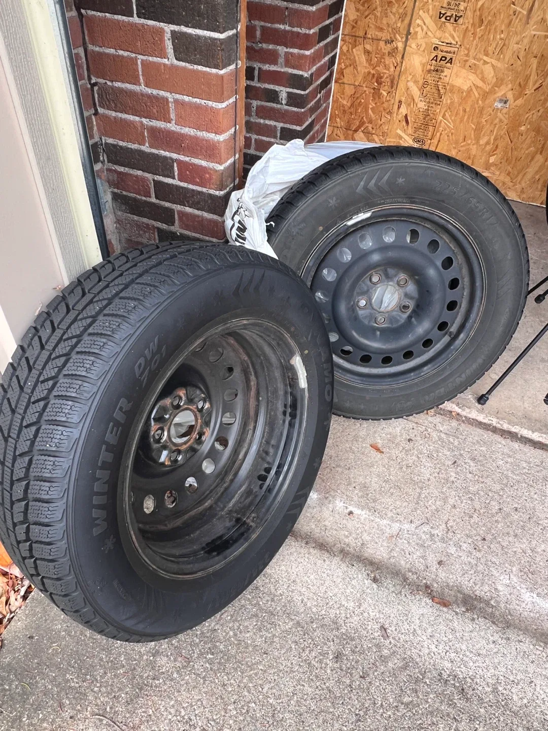 Dynamo Winter DW701 Tire - 225/65R17 image indicator(6)