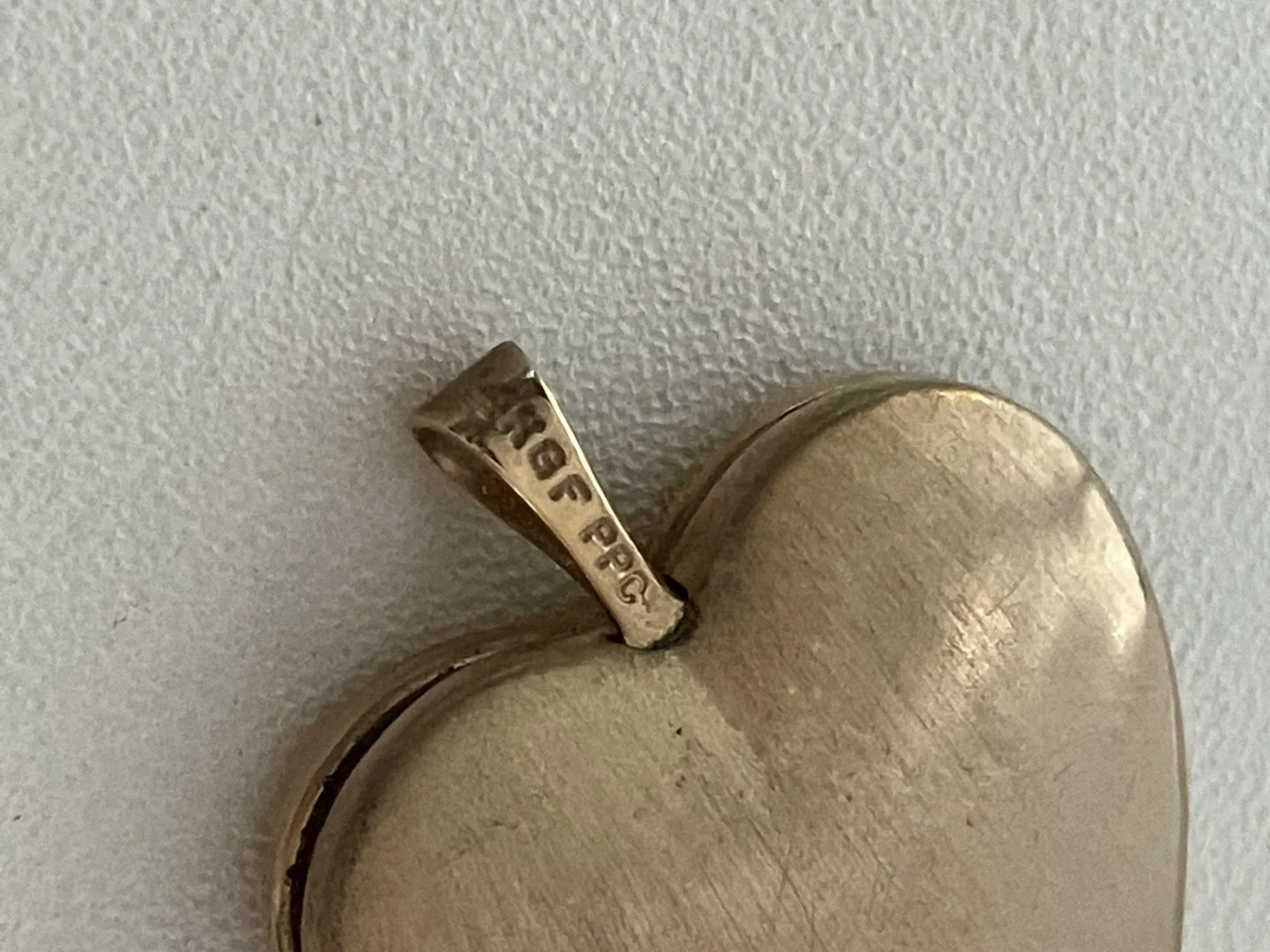 14 k Gold Fill  Vintage Heart Locket Pendant image indicator(4)