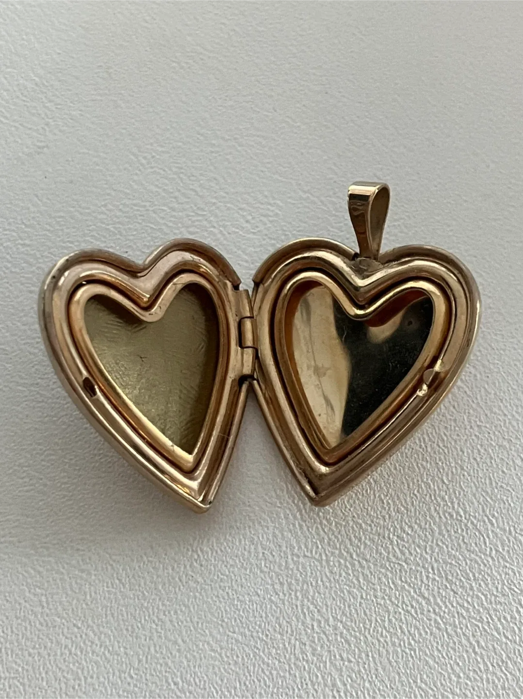 14 k Gold Fill  Vintage Heart Locket Pendant image indicator(5)
