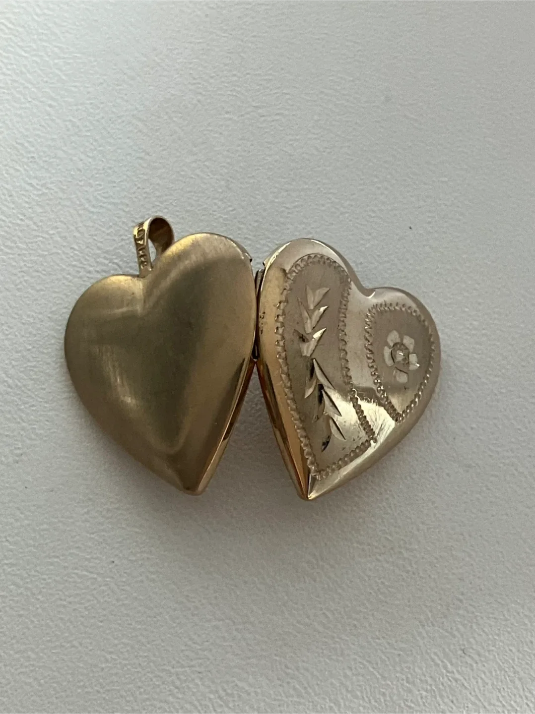 14 k Gold Fill  Vintage Heart Locket Pendant image indicator(6)