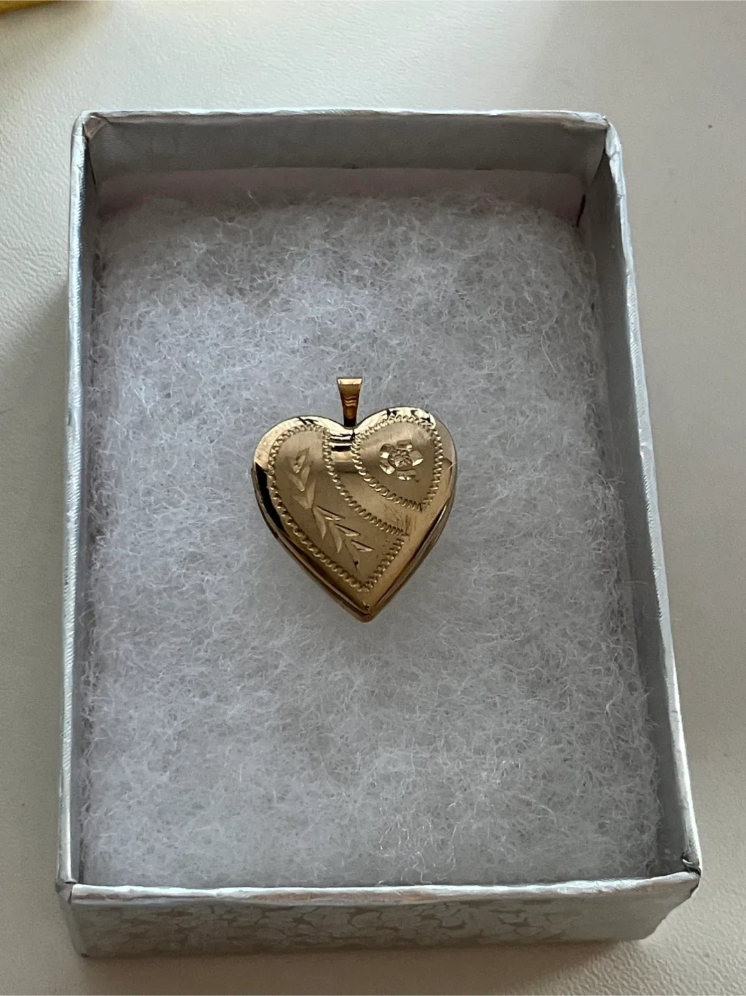 14 k Gold Fill  Vintage Heart Locket Pendant image indicator(7)