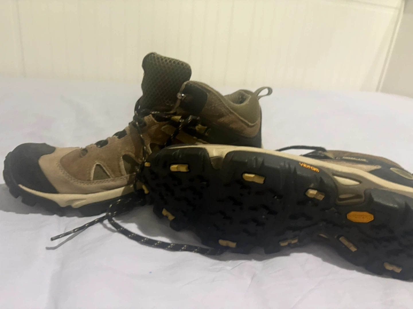 Timberland Hiking Boots - Size 9 - photo 2