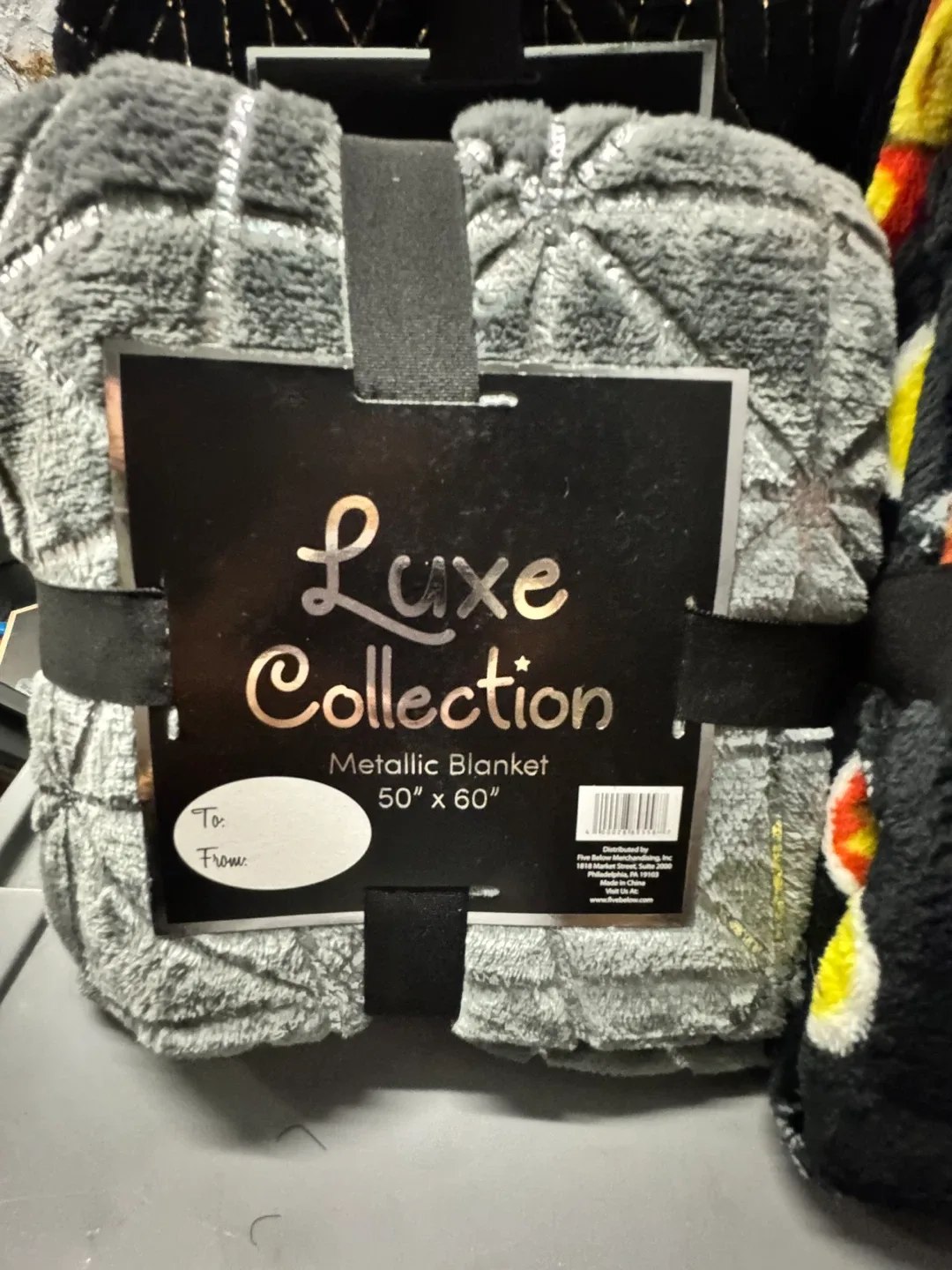 Luxe Collection Metallic Blanket 50" x 60" image indicator(3)