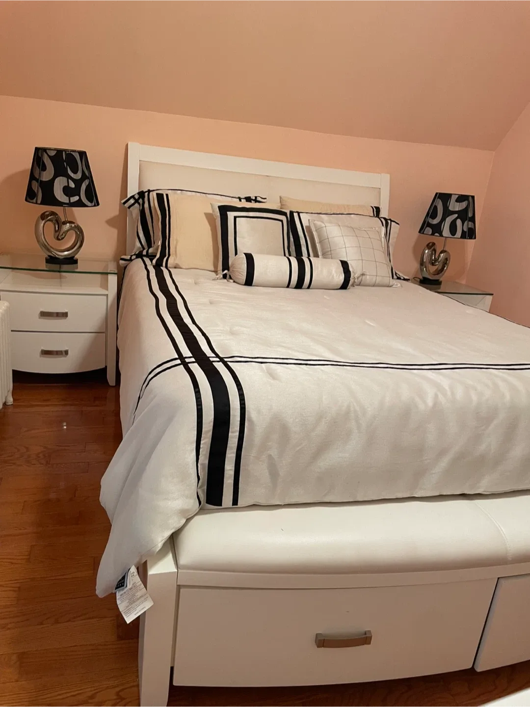 Queen Bedroom Set - Bed, Dresser, Mirror, Nightstands