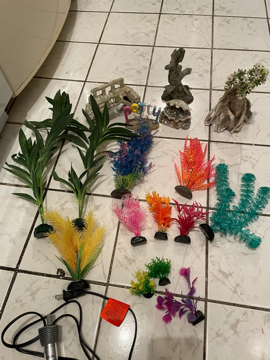 Fish Tank Decor & Heater Lot image indicator(2)