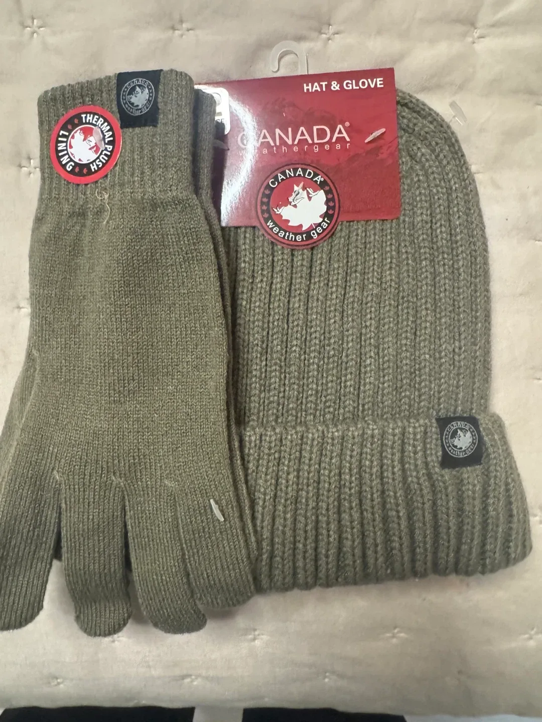 Canada Weathergear Hat & Glove Set - New