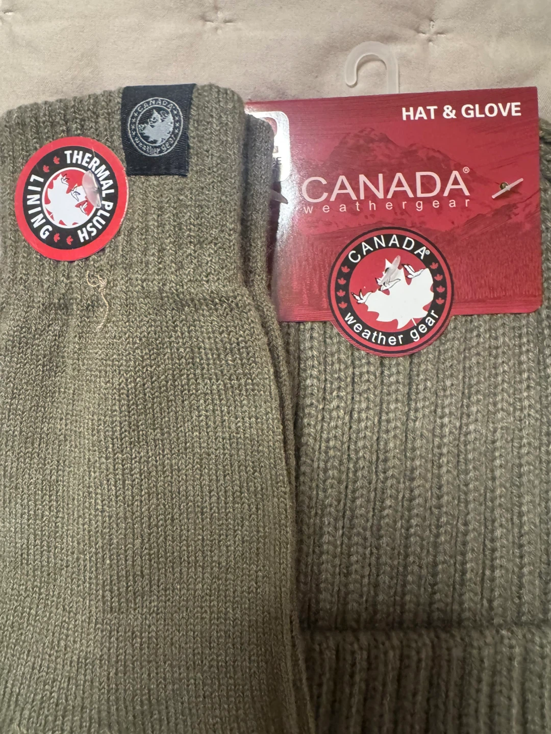 Canada Weathergear Hat & Glove Set - New - photo 3