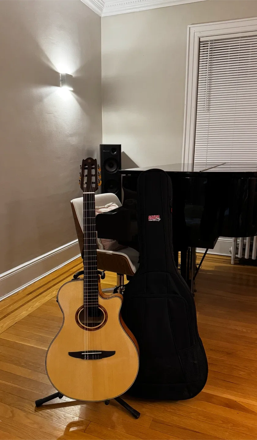 Yamaha NTX900FM Acoustic Electric Guitar + Case