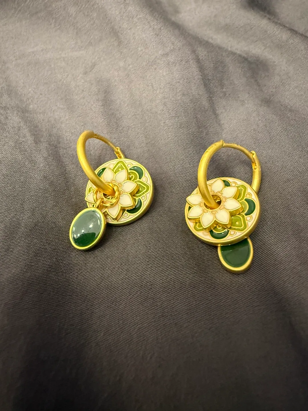 Green & Gold Flower Earrings image indicator(2)
