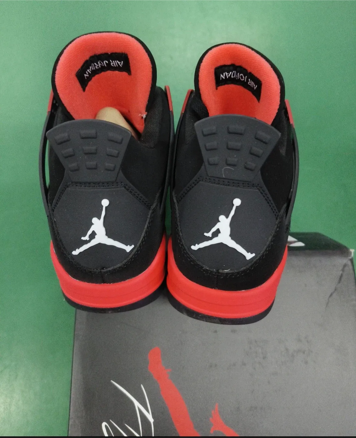 Air Jordan 4 Retro Red Thunder Size 9.5