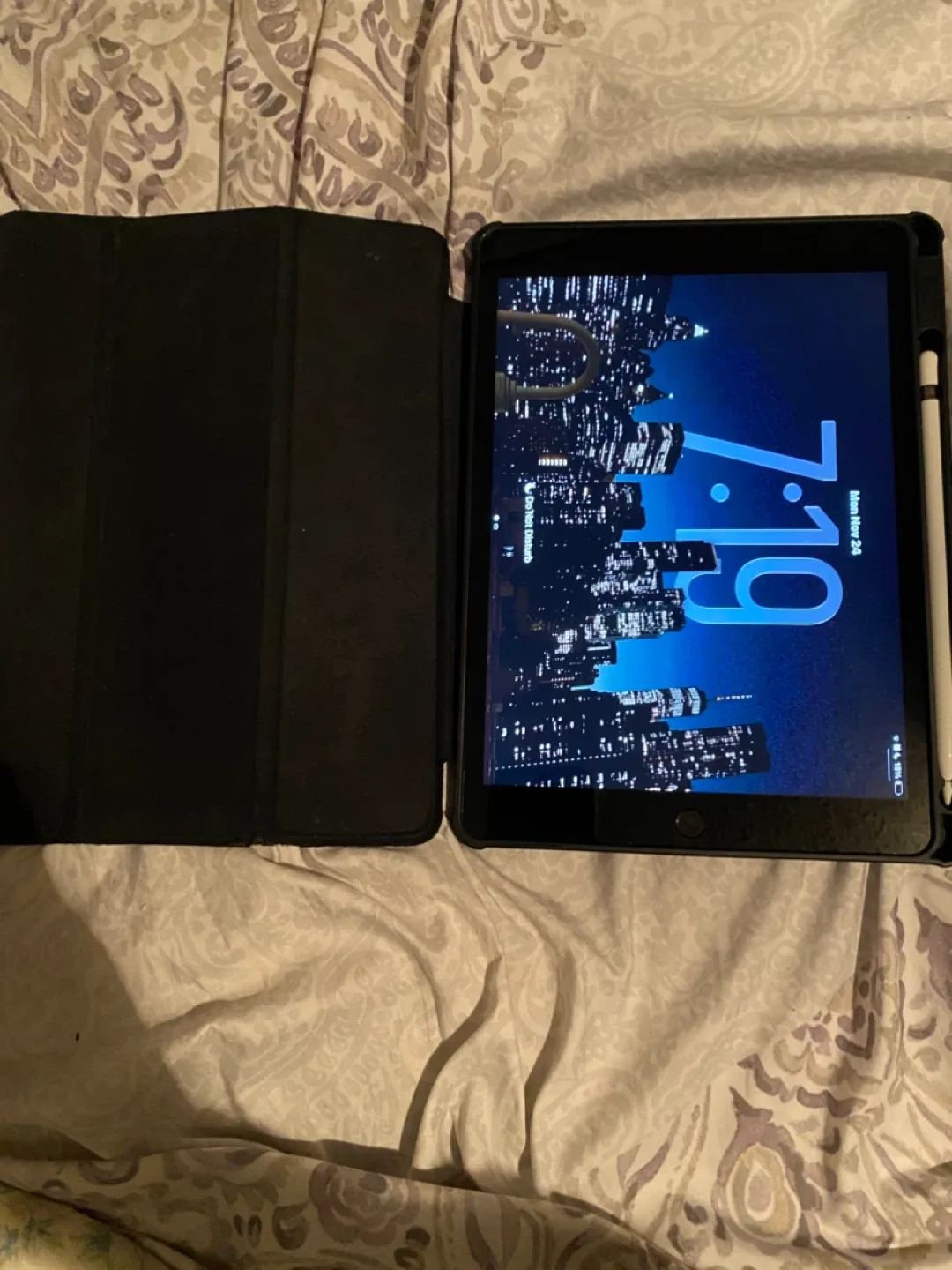 iPad 9th generation with 1st generation Apple Pencil bundle image indicator(2)