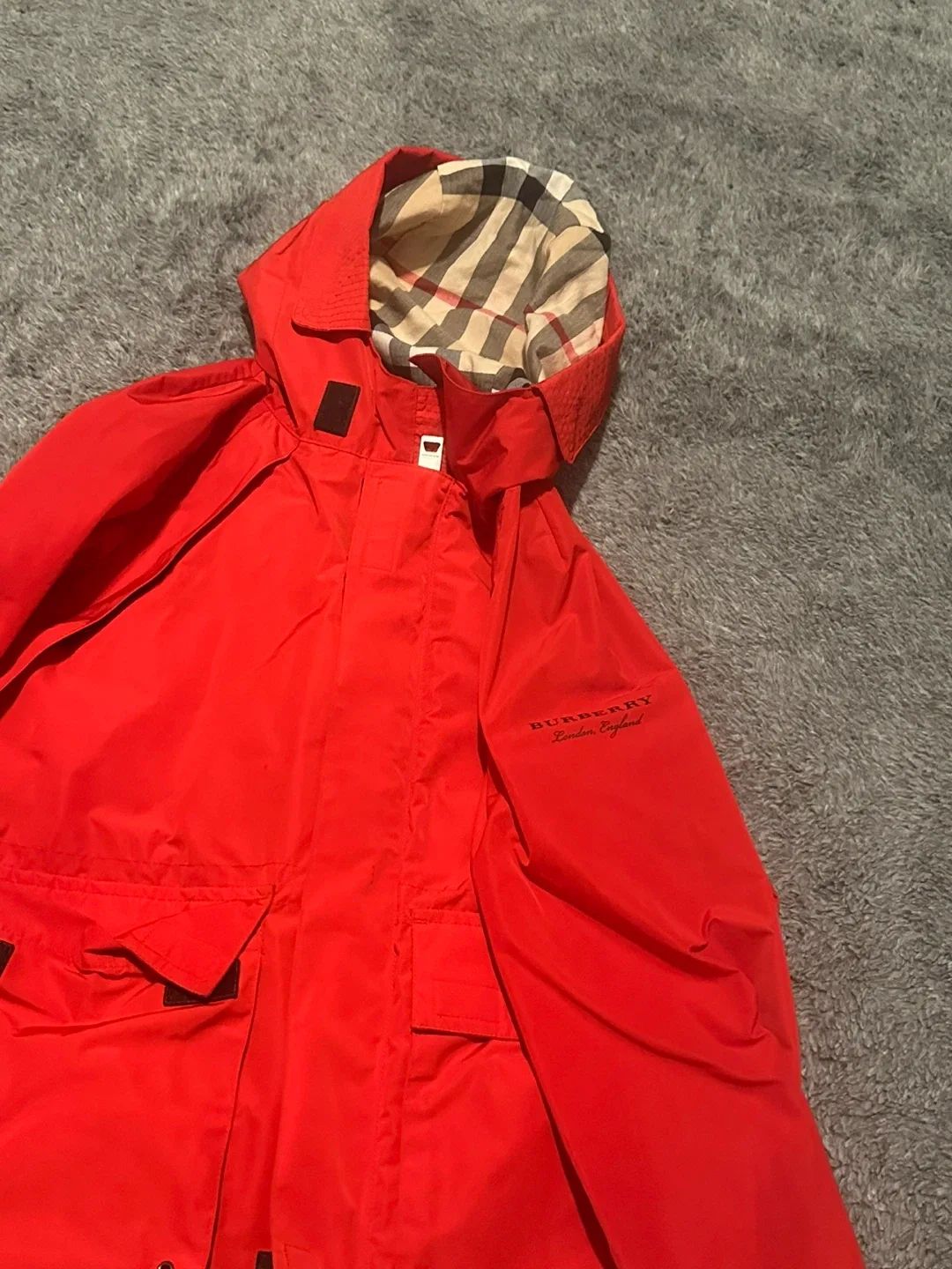 Burberry Red Jacket image indicator(5)