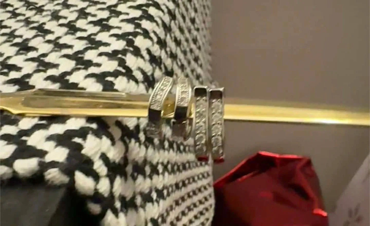 Earrings image indicator(2)