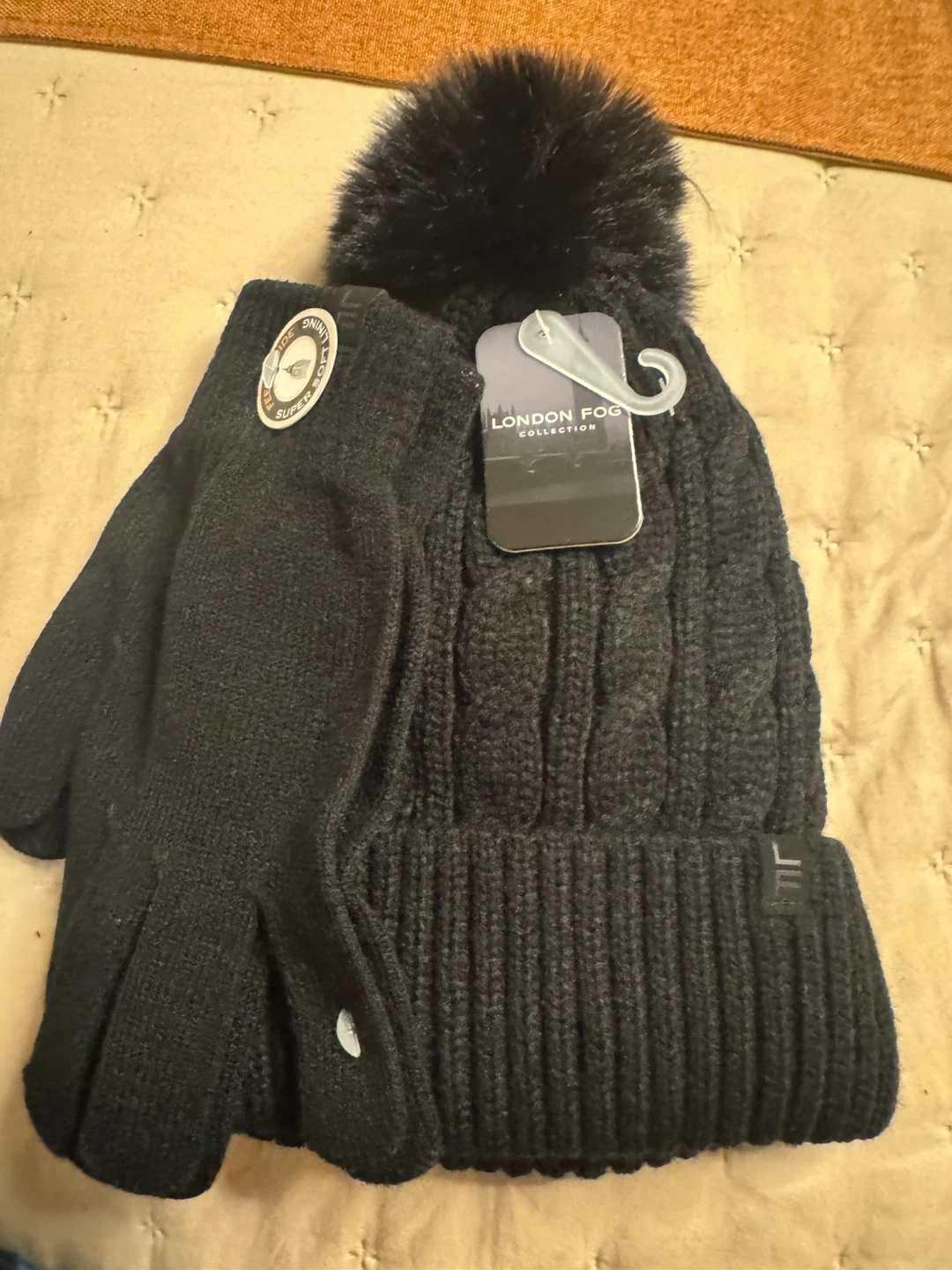 London Fog Black Hat and Gloves Set - photo 3