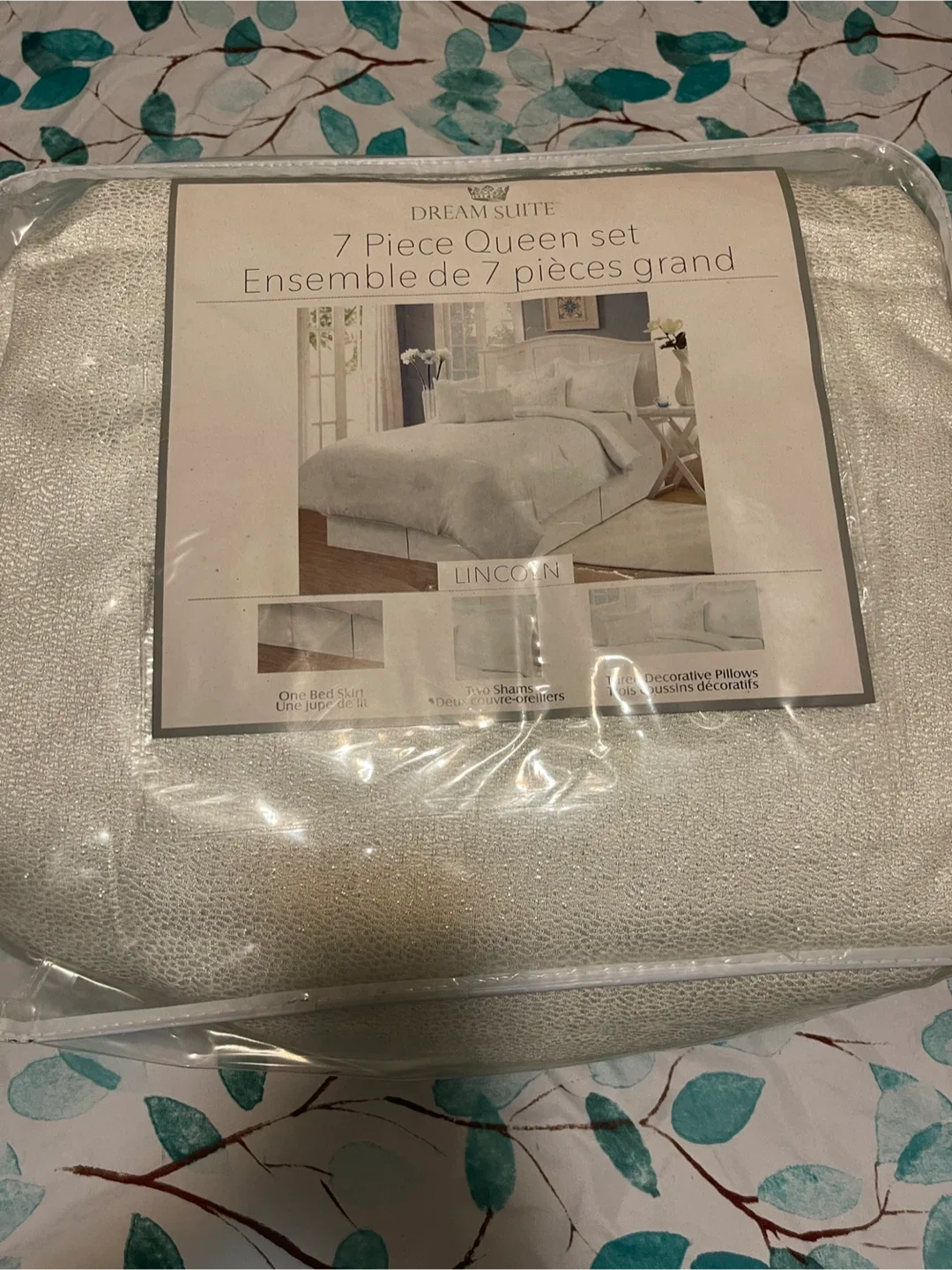 Dream Suite 7-Piece Queen Bed Set - New in Package