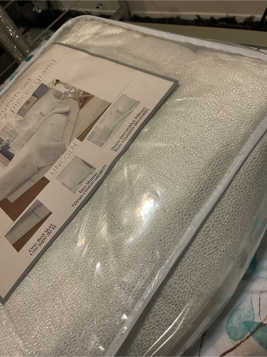 Dream Suite 7-Piece Queen Bed Set - New in Package image indicator(2)