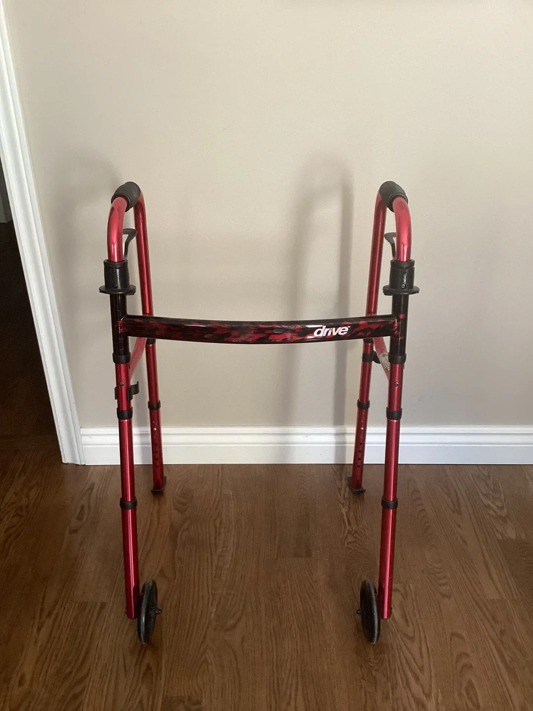 GREAT 2 WHEELED LIGHTWEIGHT WALKER (SEE DESCRIPTION)