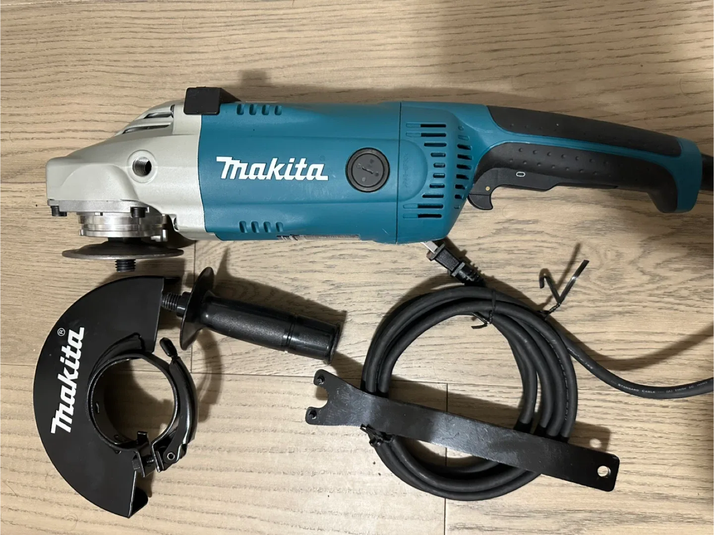 Makita120V 8500RPM 7in Variable Speed Angle Grinder