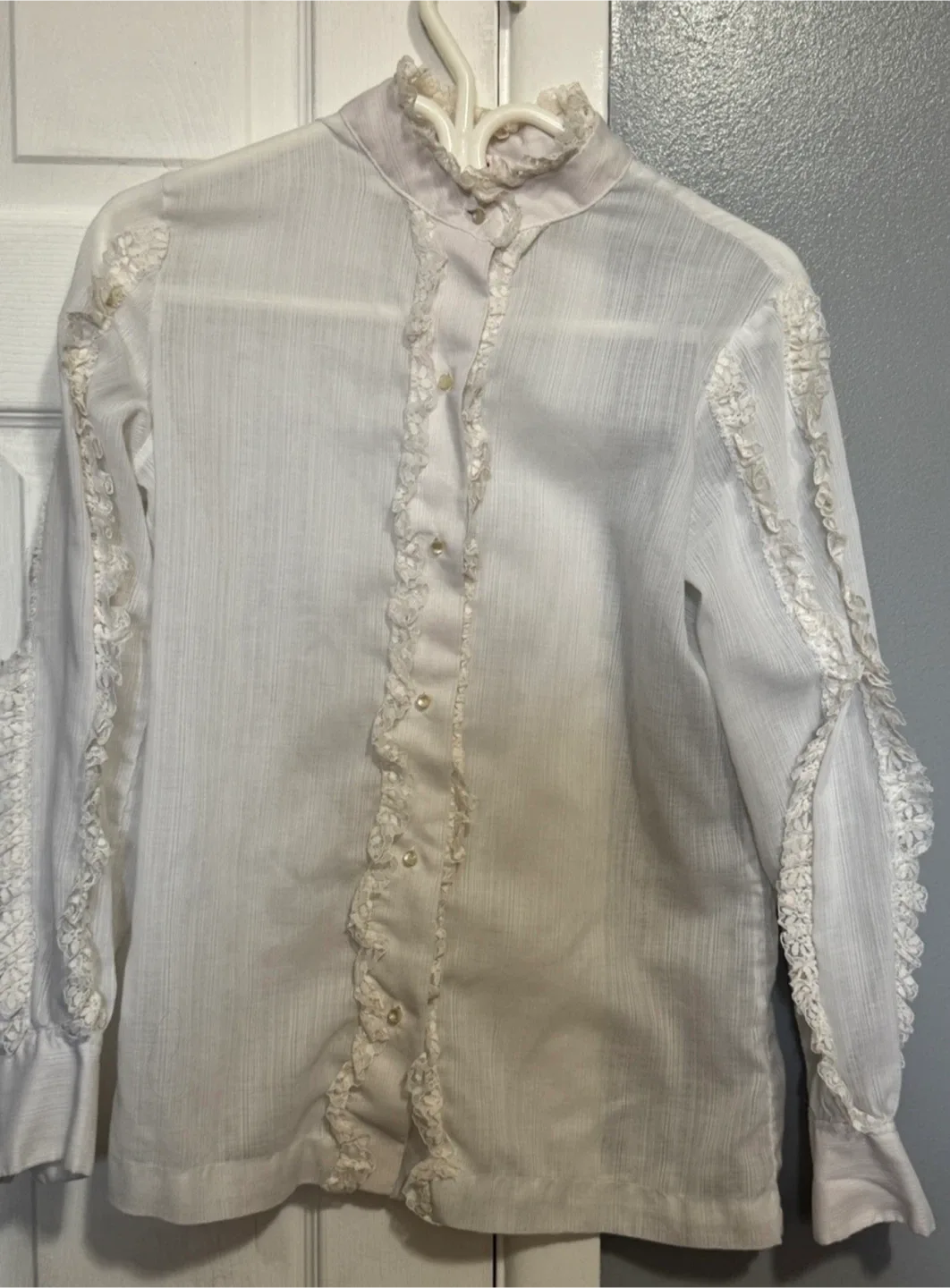 White ruffles blouse M