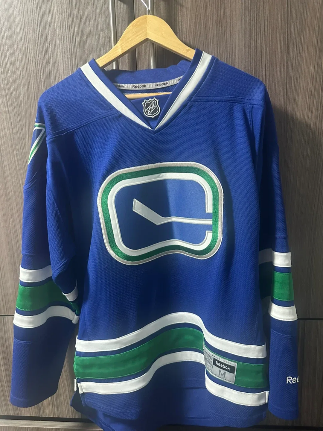 Reebok NHL Vancouver Canucks Jersey - Size M